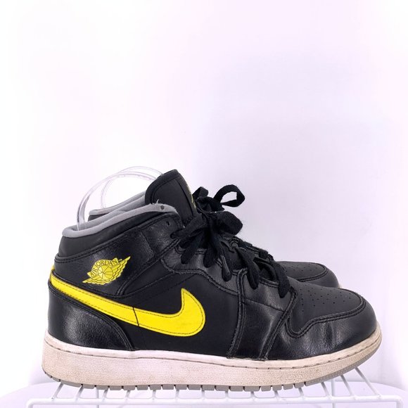 nike girls air jordan 1 mid nike girls air jordan 1 mid